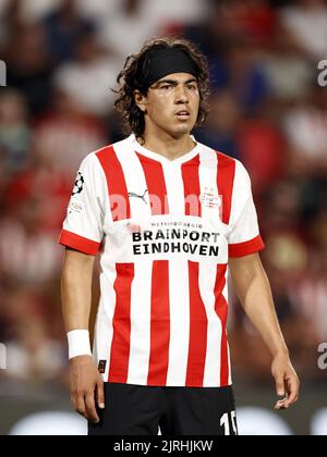 EINDHOVEN - Erick Gutierrez vom PSV Eindhoven während des UEFA Champions League-Play-off-Spiels zwischen PSV Eindhoven und dem Rangers FC am 24. August 2022 im Phillips Stadium in Eindhoven, Niederlande. ANP | Dutch Höhe | Maurice van Steen Stockfoto