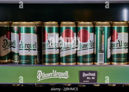 Pilsner Urquell Bier in einem Laden Stockfoto