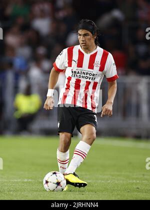 EINDHOVEN - Erick Gutierrez vom PSV Eindhoven während des UEFA Champions League-Play-off-Spiels zwischen PSV Eindhoven und dem Rangers FC am 24. August 2022 im Phillips Stadium in Eindhoven, Niederlande. ANP | Dutch Höhe | Maurice van Steen Stockfoto