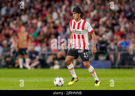 EINDHOVEN, NIEDERLANDE - 24. AUGUST: Erick Gutierrez vom PSV während des UEFA Champions League Play-Off Second Leg Matches zwischen PSV und Rangers am 24. August 2022 im Philips Stadion in Eindhoven, Niederlande (Foto: Andre Weening/Orange Picles) Stockfoto