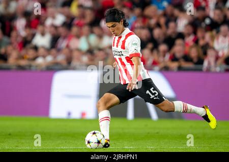 EINDHOVEN, NIEDERLANDE - 24. AUGUST: Erick Gutierrez vom PSV spielt beim UEFA Champions League Play-Off Second Leg Spiel zwischen PSV und Rangers am 24. August 2022 im Philips Stadion in Eindhoven, Niederlande (Foto: Geert van Erven/Orange Picts) Stockfoto