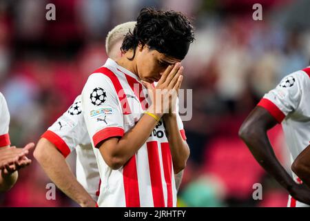 EINDHOVEN, NIEDERLANDE - 24. AUGUST: Erick Gutierrez vom PSV sieht beim UEFA Champions League Play-Off Second Leg Spiel zwischen PSV und Rangers am 24. August 2022 im Philips Stadion in Eindhoven, Niederlande, niedergeschlagen aus (Foto: Geert van Erven/Orange Picts) Stockfoto