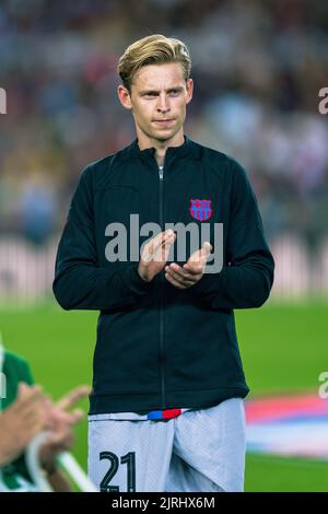 Barcelona, Spanien, 24, August 2022. Spanien-Fußball- Freundschaftsspiel zugunsten der als-Forschung zwischen dem FC Barcelona und Manchester City. (21) Frenkie de Jong. Quelle: JG/Alamy Live News Stockfoto