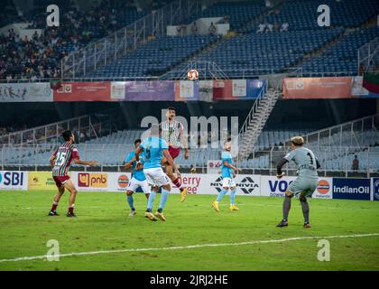 Kalkutta, Westbengalen, Indien. 24. August 2022. ATK Mohun Bagan (ATKMB) und Mumbai City FC (MCFC) spielten am 24.. August 131. im SALT LAKE STADIUM (VYBK), Kalkutta, ein Unentschieden-Spiel der Gruppe B in 1-1. 2022.Liston Colaco erzielte für Mohun Bagan eine Halbzeit von 1., während Jorge Pereyra Diaz für den FC Mumbai City eine Halbzeit von 2. erzielte. (Bild: © Amlan Biswas/Pacific Press via ZUMA Press Wire) Stockfoto