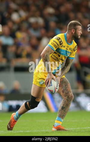 Leeds, Großbritannien. 24. August 2022. Headingley Stadium, Leeds, West Yorkshire, 24.. August 2022. Betfred Super League Leeds Rhinos / Huddersfield Giants. ZAK Hardaker of Leeds Rhinos Credit: Touchlinepics/Alamy Live News Stockfoto