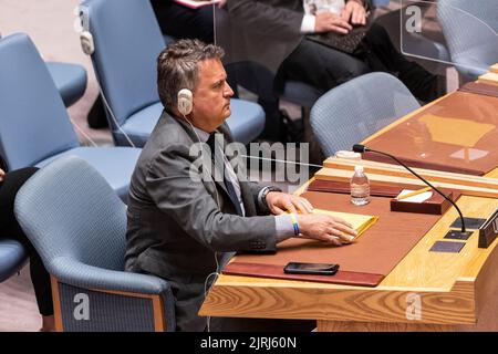 New York, New York, USA. 23. August 2022. Der ukrainische Botschafter Sergiy Kyslyzya nimmt an der Sitzung des Sicherheitsrats zur nuklearen Sicherheit Russland-Ukraine im UN-Hauptquartier Teil (Foto: © Fotograf Lev Radin/Pacific Press via ZUMA Press Wire) Stockfoto