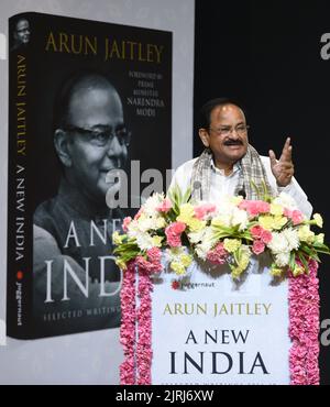 Neu-Delhi, Indien. 24. August 2022. NEW DELHI, INDIEN - 24. AUGUST: Der ehemalige Vizepräsident MVenkaiah Naidu spricht bei der Versammlung während der Veröffentlichung eines Buches mit dem Titel „New India: Ausgewählte Schriften 2014-19“, die Artikel enthalten, die vom verstorbenen BJP-Führer Arun Jaitley zu seinem Todestag am 24. August 2022 in Ambedkar Bhawan in Neu-Delhi, Indien, verfasst wurden. (Foto von Arvind Yadav/Hindustan Times/Sipa USA) Quelle: SIPA USA/Alamy Live News Stockfoto