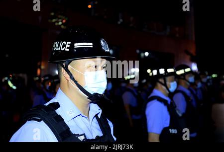 LIUZHOU, CHINA - 25. AUGUST 2022 - die Polizei versammelt sich auf dem Changan Platz im Bezirk Rongan, der Stadt Liuzhou, der autonomen Region Guangxi Zhuang in Südchina, ON Stockfoto