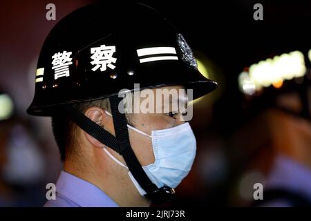 LIUZHOU, CHINA - 25. AUGUST 2022 - die Polizei versammelt sich auf dem Changan Platz im Bezirk Rongan, der Stadt Liuzhou, der autonomen Region Guangxi Zhuang in Südchina, ON Stockfoto