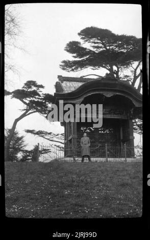 Honor Oak Park, London, 1930s, England, von Eric Lee-Johnson. Stockfoto