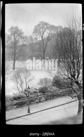 Honor Oak Park, London, 1930s, England, von Eric Lee-Johnson. Stockfoto