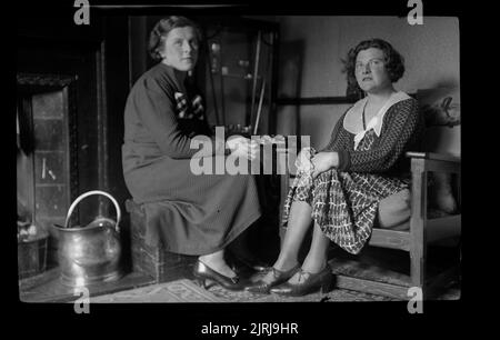 Paddy Johnson und Edith Blow, Somerset, 1930s, England, von Eric Lee-Johnson. Stockfoto