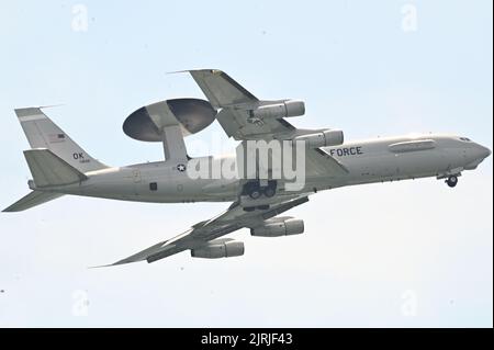 24. August 2022: 24. August 2022, Atlantic City NJ-an Air Force C-17 fliegt während der Donner over the Boardwalk Air Show über den Strand (Foto: © Ricky Fitchett/ZUMA Press Wire) Stockfoto