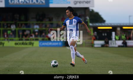 Kaoru Mitoma von Brighton und Hove Albion in Aktion während des EFL-Cup-Spiels zwischen Forest Green Rovers und Brighton und Hove Albion am 24. August 2022 auf dem The Bolt New Lawn, Forest Green, Großbritannien. Stockfoto