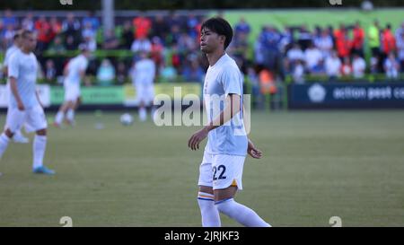 Kaoru Mitoma von Brighton und Hove Albion in Aktion während des EFL-Cup-Spiels zwischen Forest Green Rovers und Brighton und Hove Albion am 24. August 2022 auf dem The Bolt New Lawn, Forest Green, Großbritannien. Stockfoto