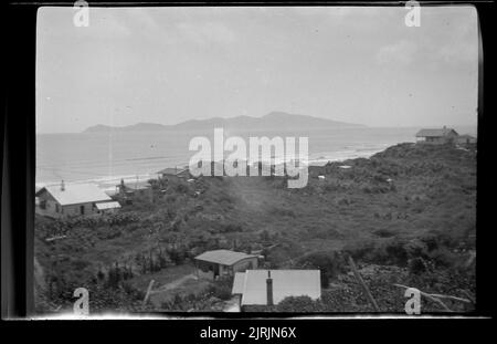 [Kapiti Island], 1920s bis 1930s, von Roland Searle. Stockfoto