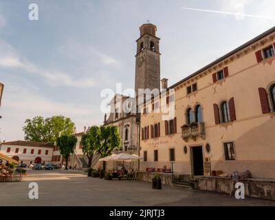 Cison di Valmarino, eines der eindrucksvollsten Dörfer Veneto. Stockfoto