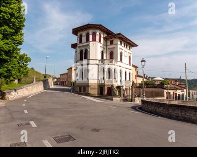 Cison di Valmarino, eines der eindrucksvollsten Dörfer Veneto. Stockfoto