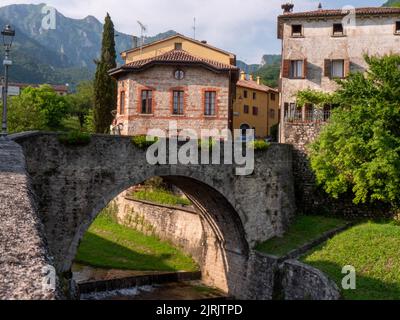 Cison di Valmarino, eines der eindrucksvollsten Dörfer Veneto. Stockfoto