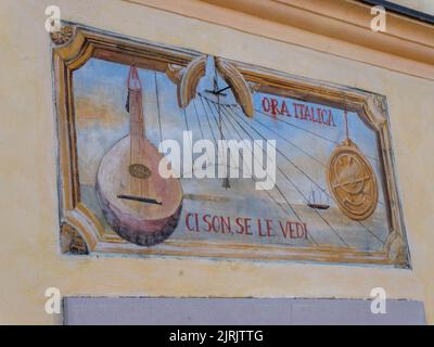 Kirche in Cison di Valmarino, einem der eindrucksvollsten Dörfer Veneto Stockfoto