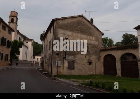 Cison di Valmarino, eines der eindrucksvollsten Dörfer Veneto. Stockfoto