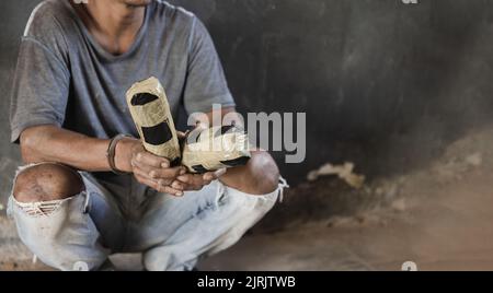 Drogenhändler wurden zusammen mit ihrem Heroin verhaftet. Gesetz und Polizei Konzept. Stockfoto