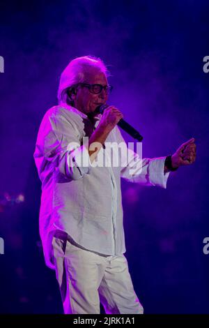 Nino D'Angelo in „The Poet Who Can't Talk“ Tour 22 auf der Burg von Santa Severa Estate 22. (Foto von Daniela Franceschelli/Pacific Press) Quelle: Pacific Press Media Production Corp./Alamy Live News Stockfoto