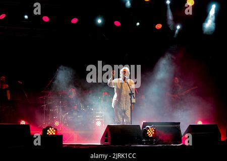 Nino D'Angelo in „The Poet Who Can't Talk“ Tour 22 auf der Burg von Santa Severa Estate 22. (Foto von Daniela Franceschelli/Pacific Press) Quelle: Pacific Press Media Production Corp./Alamy Live News Stockfoto