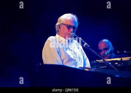 Nino D'Angelo in „The Poet Who Can't Talk“ Tour 22 auf der Burg von Santa Severa Estate 22. (Foto von Daniela Franceschelli/Pacific Press) Quelle: Pacific Press Media Production Corp./Alamy Live News Stockfoto