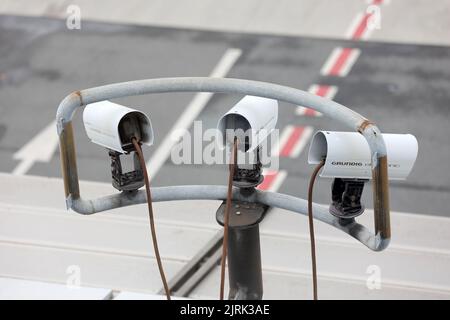 Hamburg, Deutschland. 07.. Juli 2022. Hamburg Airport: Auf dem Vorfeld des Flughafens sind Kameras zu sehen. Kredit: Bodo Marks/dpa/Bodo Marks/dpa/Alamy Live Nachrichten Stockfoto