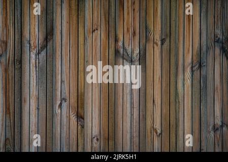 Alte braune rustikale dunkle Holzstruktur - Holz Holz Hintergrund schmale Platten schöne dunkle Muster Landhauswand Stockfoto