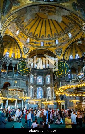 Die Hagia Sophia Moschee, Stanbul, Türkei 22 August 2022 (die Kirche der Heiligen Weisheit oder Ayasofya auf Türkisch) spektakuläre byzantinische Wahrzeichen und Welt Stockfoto