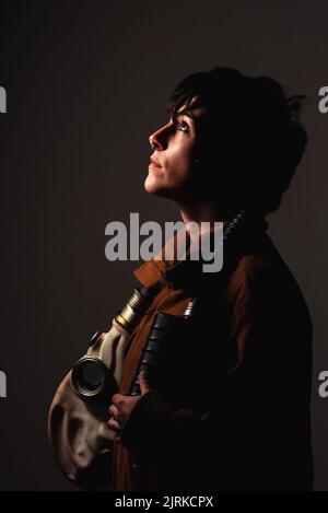 Studioportrait einer Person mit einer völlig unkenntlichen Maske Stockfoto