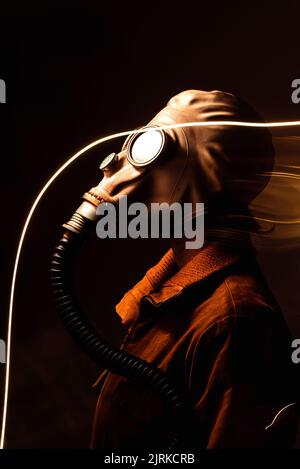 Studioportrait einer Person mit einer völlig unkenntlichen Maske Stockfoto