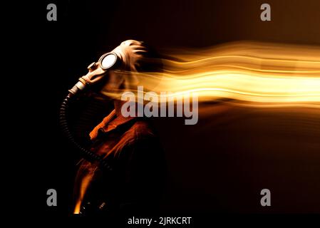 Studioportrait einer Person mit einer völlig unkenntlichen Maske Stockfoto