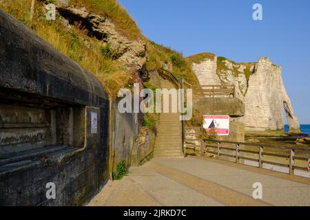 Deutscher Bunker des Zweiten Weltkriegs in Etretat, Normandie Stockfoto