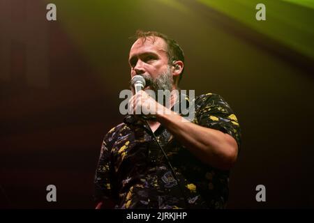 Oslo, Norwegen. 24. August 2022. Die amerikanische Rockband Clutch gibt ein Live-Konzert im Sentrum Scene in Oslo. Hier ist Sänger Neil Fallon live auf der Bühne zu sehen. (Foto: Gonzales Photo/Alamy Live News Stockfoto