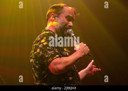 Oslo, Norwegen. 24. August 2022. Die amerikanische Rockband Clutch gibt ein Live-Konzert im Sentrum Scene in Oslo. Hier ist Sänger Neil Fallon live auf der Bühne zu sehen. (Foto: Gonzales Photo/Alamy Live News Stockfoto