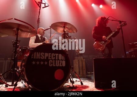 Oslo, Norwegen. 24. August 2022. Das französische Rock-Duo The Inspector Cluzo spielt ein Live-Konzert im Sentrum Scene in Oslo. Hier ist Drummer Mathieu Jourdain live auf der Bühne mit Sänger und Gitarrist Laurent Lacrouts zu sehen. (Foto: Gonzales Photo/Alamy Live News Stockfoto