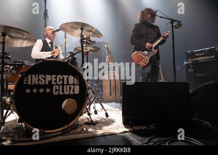 Oslo, Norwegen. 24. August 2022. Das französische Rock-Duo The Inspector Cluzo spielt ein Live-Konzert im Sentrum Scene in Oslo. Hier ist Drummer Mathieu Jourdain live auf der Bühne mit Sänger und Gitarrist Laurent Lacrouts zu sehen. (Foto: Gonzales Photo/Alamy Live News Stockfoto