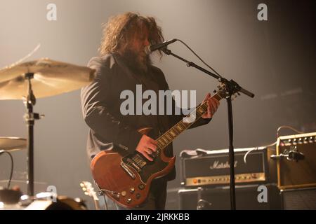 Oslo, Norwegen. 24. August 2022. Das französische Rock-Duo The Inspector Cluzo spielt ein Live-Konzert im Sentrum Scene in Oslo. Hier ist Sänger und Gitarrist Laurent Lacrouts live auf der Bühne zu sehen. (Foto: Gonzales Photo/Alamy Live News Stockfoto