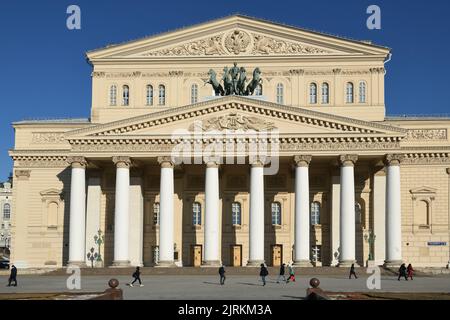 Moskau im März 2022. Bolschoi Theater, historisches Theater, entworfen vom Architekten Joseph Bove, das Ballett und Oper vorführt Stockfoto