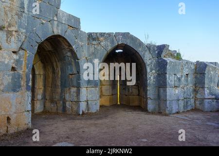 Blick auf einen Wachturm in der mittelalterlichen Festung Nimrod, den Golanhöhen, Nordisraelisch Stockfoto