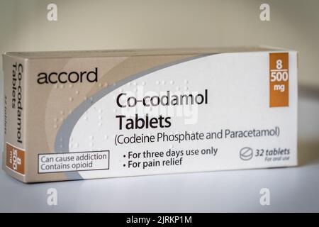 DIES IST Ein STOCKFOTO Einer Schachtel mit Co-Codamol-Tabletten, die 8 mg Codein und 500 mg Paracetamol enthalten, Vereinigtes Königreich Stockfoto