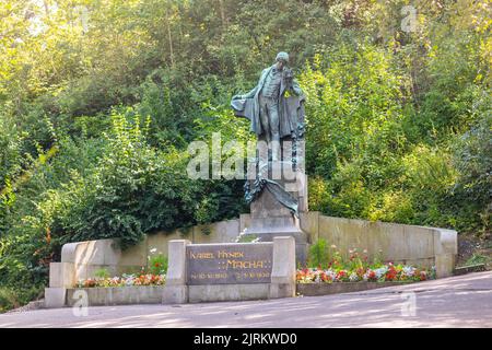 Bronzestatue des Dichters Karel Hynek Macha im Petringarten, Prag, Tschechische republik Stockfoto