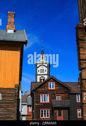 Alte Kirche in Roeros. Roeros ist eine Gemeinde im Kreis Trøndelag, Norwegen und auch die Bergbaustadt. Die heutigen Bewohner von Røros arbeiten noch immer Stockfoto