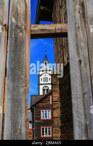 Alte Kirche in Roeros. Roeros ist eine Gemeinde im Kreis Trøndelag, Norwegen und auch die Bergbaustadt. Die heutigen Bewohner von Røros arbeiten noch immer Stockfoto