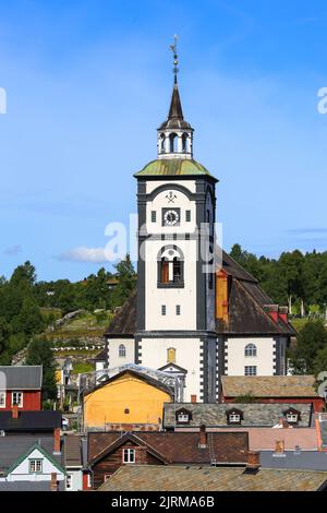 Alte Kirche in Roeros. Roeros ist eine Gemeinde im Kreis Trøndelag, Norwegen und auch die Bergbaustadt. Die heutigen Bewohner von Røros arbeiten noch immer Stockfoto