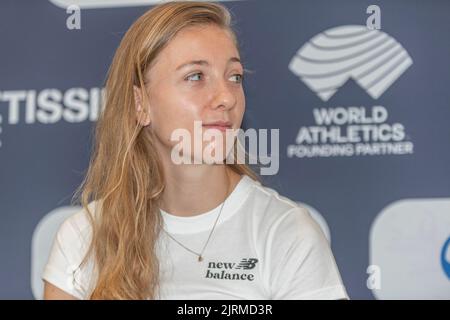 Lausanne, Schweiz. 08.. Mai 2022. Femke Bol, 400m Hürden (NED), erklärte ihre Vorbereitung auf das Treffen während der Pressekonferenz des Grand-Prix Athletissima Wanda Diamond League in Lausanne 2022. Die Pressekonferenz der Grand-Prix Athletissima Wanda Diamond League in Lausanne 2022 fand in Lausanne, der olympischen Hauptstadt im berühmten Carlton Lausanne Hotel, statt. (Foto: Eric Dubost/Sipa USA) Quelle: SIPA USA/Alamy Live News Stockfoto