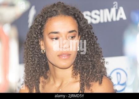 Lausanne, Schweiz. 08.. Mai 2022. Kambundji (SUI, 4x100m) erklärte ihre Vorbereitung auf das Treffen und seine Ferien während der Pressekonferenz des Grand-Prix Athletissima Wanda Diamond League in Lausanne 2022. Die Pressekonferenz der Grand-Prix Athletissima Wanda Diamond League in Lausanne 2022 fand in Lausanne, der olympischen Hauptstadt im berühmten Carlton Lausanne Hotel, statt. (Foto: Eric Dubost/Sipa USA) Quelle: SIPA USA/Alamy Live News Stockfoto